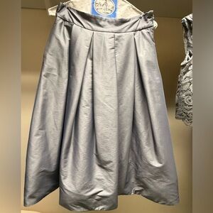 EUC White House Blk Market Platinum skirt Size 4